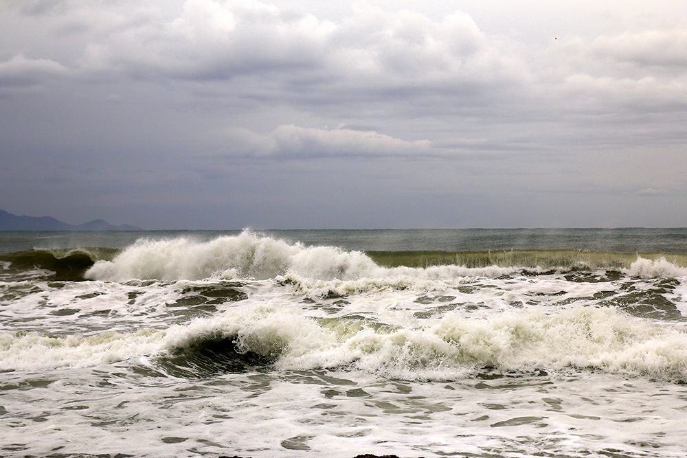 Wall Art Painting id:195429, Name: Rough sea in a cloudy day, Artist: Giovanni, Saiu